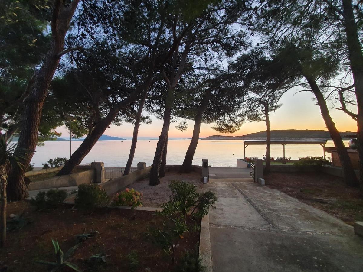 Sidus Maris, Spacious Seaside Apartment With Free Parking Martinšćica Extérieur photo