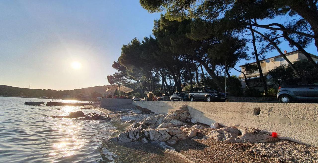 Sidus Maris, Spacious Seaside Apartment With Free Parking Martinšćica Extérieur photo